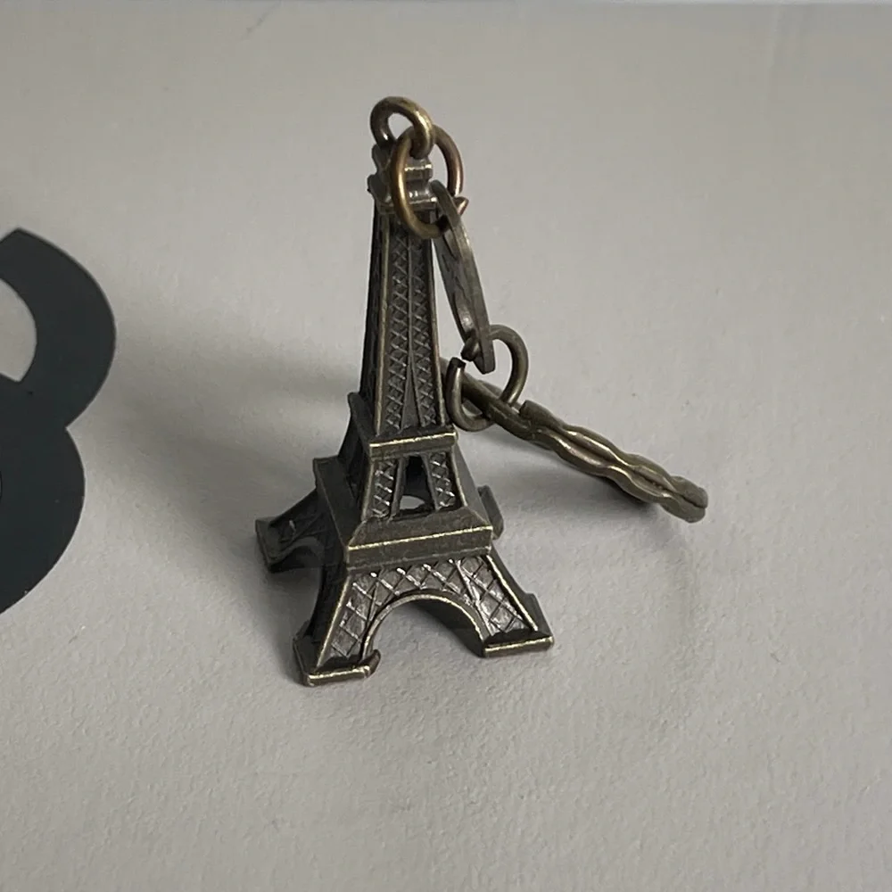 *NWT Eiffel Tower Metal Paris Key Chain